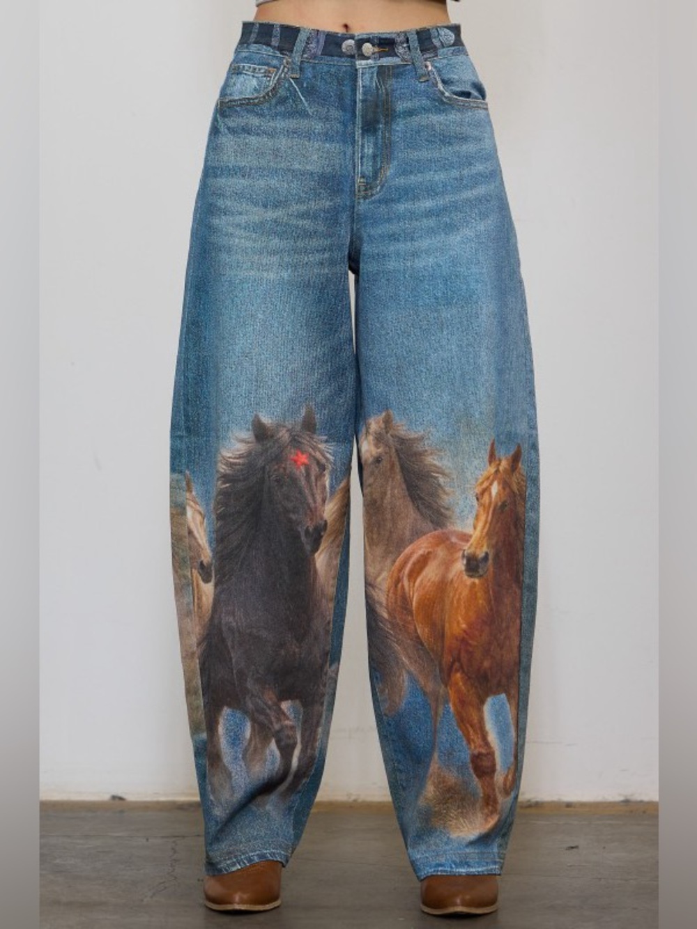 D73. Howdy Graphic Wide-Leg Blue Denim Jeans with Horse Print